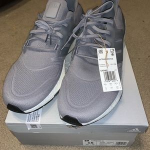 ADIDAS Ultraboost 22 NWT. Size 15.